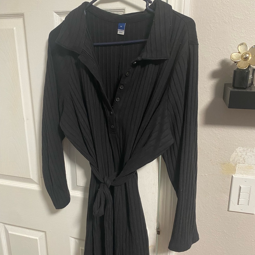 Black waist sinching dress with tie